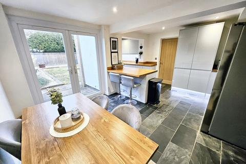 33 Heddington Close, Trowbridge, BA14 0LH