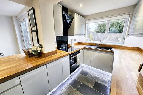 33 Heddington Close, Trowbridge, BA14 0LH