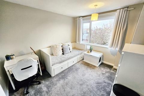33 Heddington Close, Trowbridge, BA14 0LH