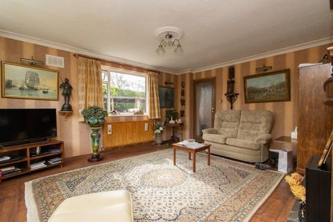 3 bedroom detached bungalow for sale - Kingsgate Avenue, Broadstairs, CT10