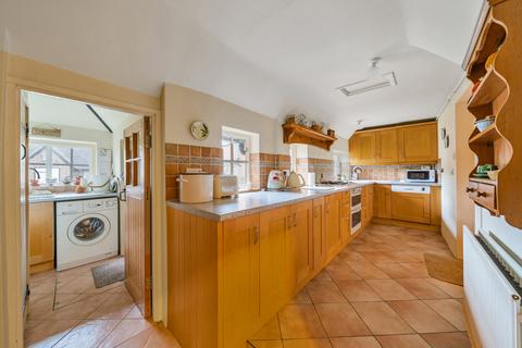 3 bedroom end of terrace house for sale, Dippenhall Street, Crondall, Farnham, Hampshire, GU10