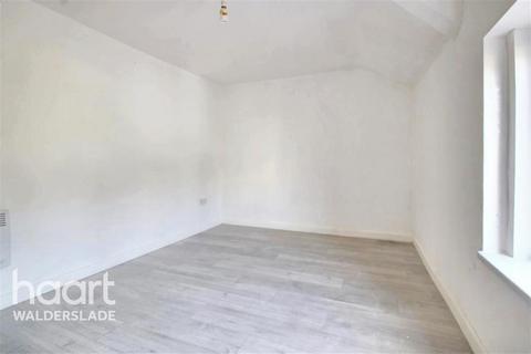 2 bedroom flat to rent - Luton Road, Chatham, ME4
