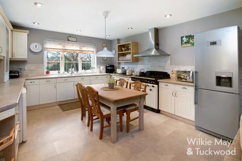 96 Bath Road, Knowle, Bridgwater, TA7 8PJ