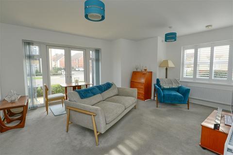1 bedroom flat for sale - Hurst Avenue, Blackwater  GU17