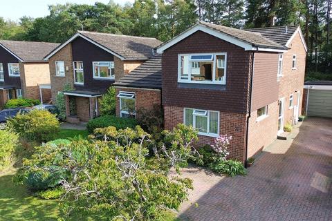 4 bedroom detached house for sale, Fir Tree Way, Fleet GU52