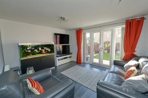 11 Grant Drive, Church Crookham, Fleet, GU52 8AL
