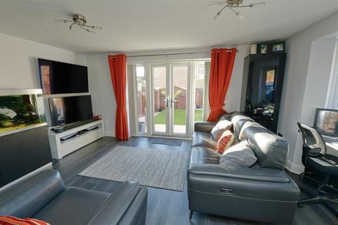 11 Grant Drive, Church Crookham, Fleet, GU52 8AL