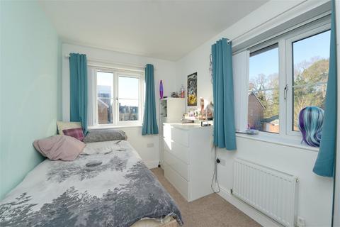 11 Grant Drive, Church Crookham, Fleet, GU52 8AL