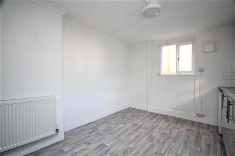 Studio to rent - Shelley Road, Worthing, West Sussex, BN11