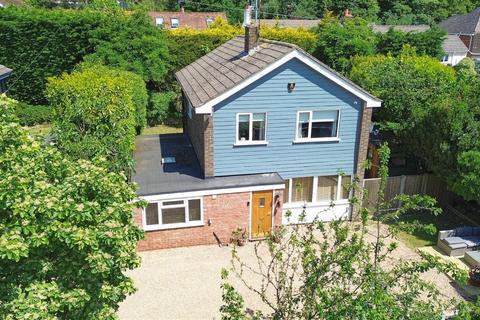 10 Bishops Road, Farnham, GU9 0JA