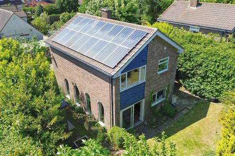 10 Bishops Road, Farnham, GU9 0JA