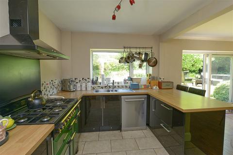 10 Bishops Road, Farnham, GU9 0JA