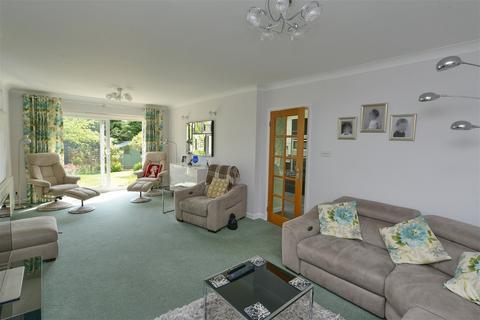 1 West Close, Farnham, GU9 0RF