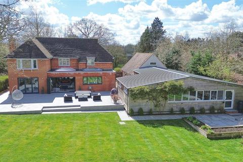 Highfield Pilcot Hill, Dogmersfield, Hook, RG27 8SX