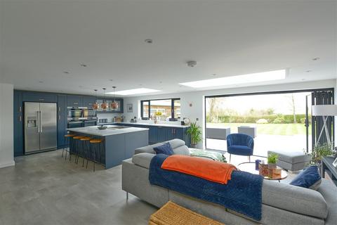 Highfield Pilcot Hill, Dogmersfield, Hook, RG27 8SX