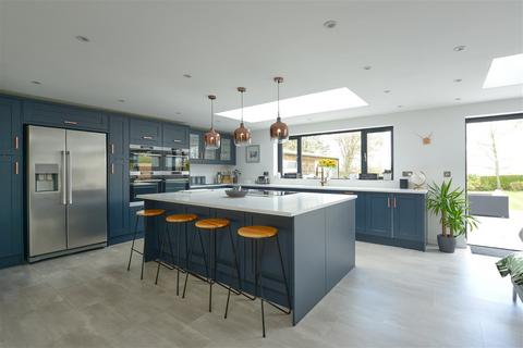 Highfield Pilcot Hill, Dogmersfield, Hook, RG27 8SX