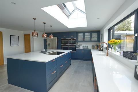 Highfield Pilcot Hill, Dogmersfield, Hook, RG27 8SX