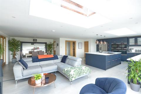 Highfield Pilcot Hill, Dogmersfield, Hook, RG27 8SX