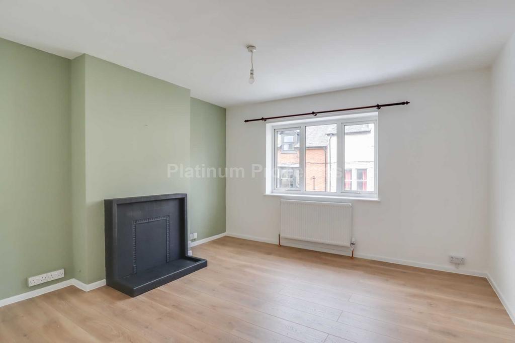 High Street, Soham 3 bed apartment to rent £995 pcm (£230 pw)