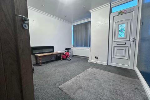 4 bedroom semi-detached house to rent, 40 Upper Green Street HP11 2RD