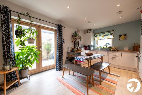 2 Hamlet Close, London, SE6 4BF