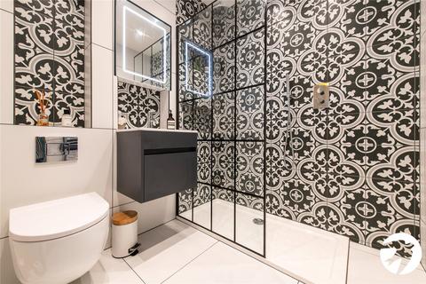 2 Hamlet Close, London, SE6 4BF