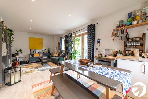 2 Hamlet Close, London, SE6 4BF