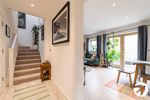 2 Hamlet Close, London, SE6 4BF
