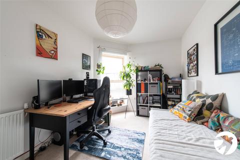 2 Hamlet Close, London, SE6 4BF