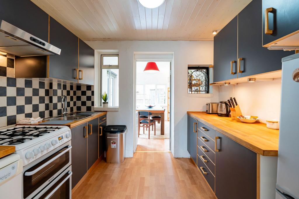 Abingdon Road, Oxford, OX1 2 bed terraced house for sale £385,000