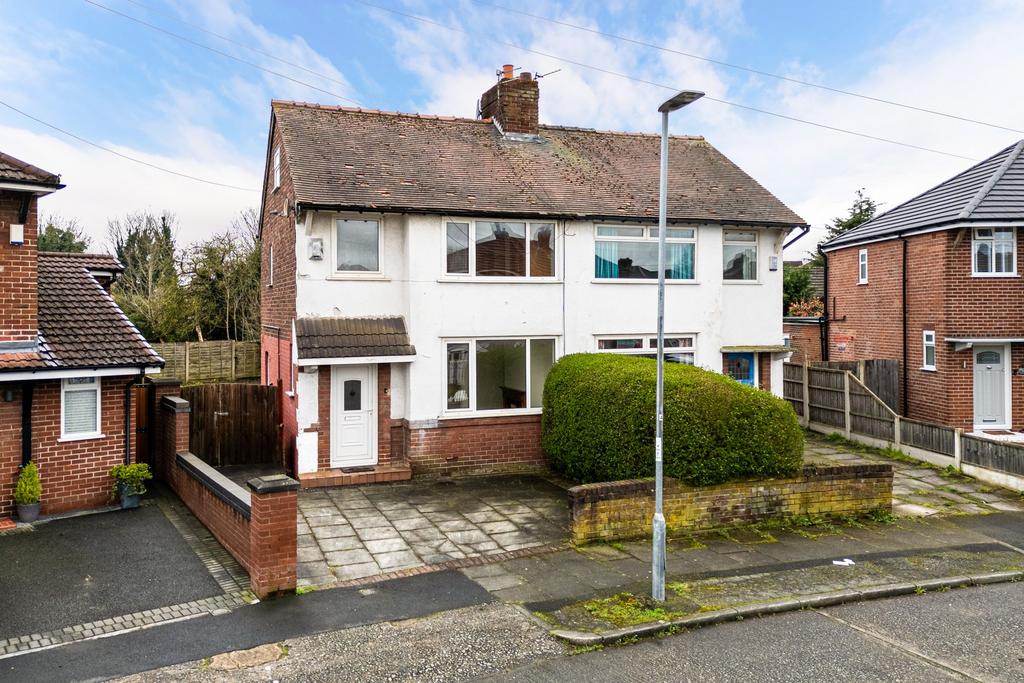 Widnes, Widnes WA8 3 bed semidetached house for sale £185,000