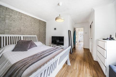 30 Cuthbert Gardens, London, SE25 6SS