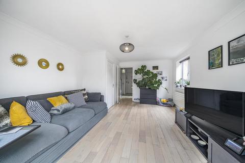 30 Cuthbert Gardens, London, SE25 6SS