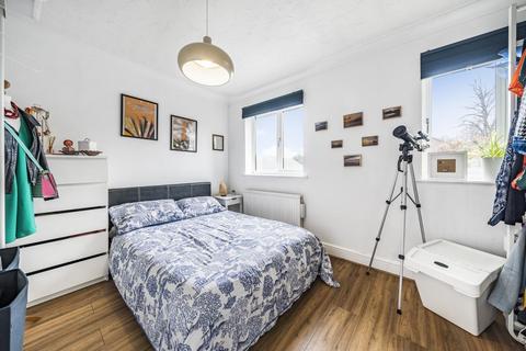 30 Cuthbert Gardens, London, SE25 6SS