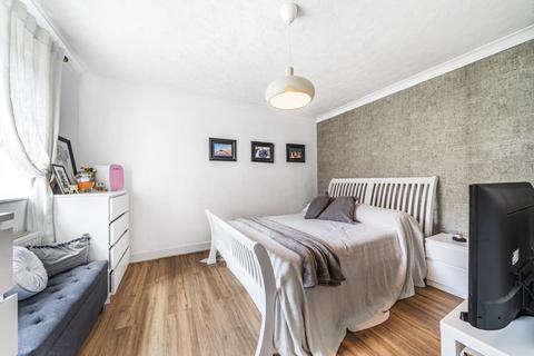 30 Cuthbert Gardens, London, SE25 6SS