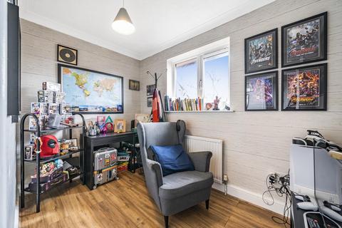 30 Cuthbert Gardens, London, SE25 6SS