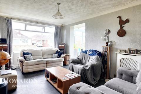 2 bedroom detached bungalow for sale - Greenacre Crescent, Lowestoft