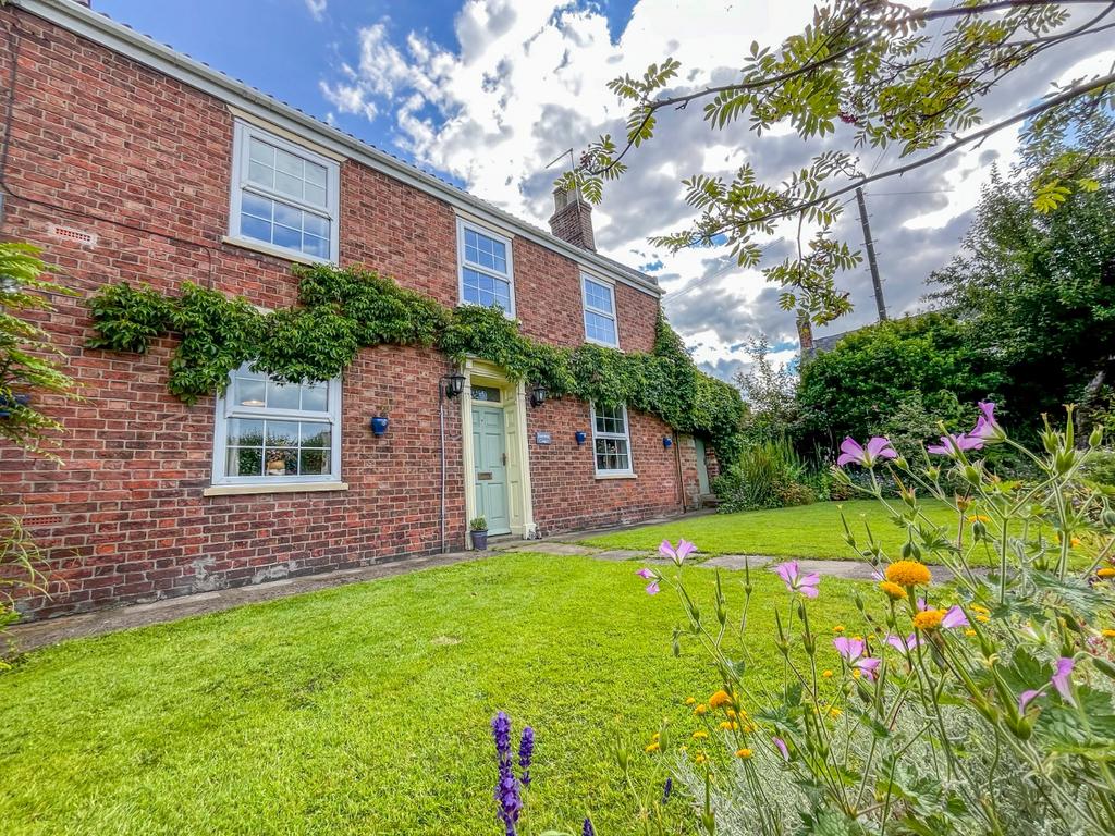 Howe Lane, Goxhill... 4 bed detached house for sale £215,000