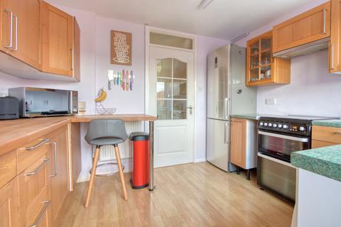 2 bedroom terraced house for sale - 81 Dowell Close, Taunton