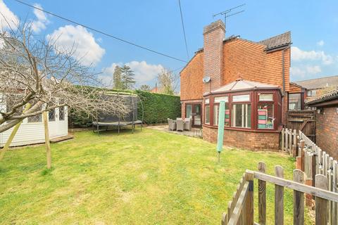 12 Crofts Close, Chiddingfold, Godalming, GU8 4SG