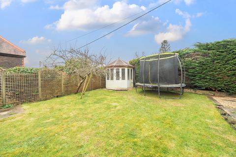 12 Crofts Close, Chiddingfold, Godalming, GU8 4SG
