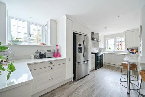 12 Crofts Close, Chiddingfold, Godalming, GU8 4SG