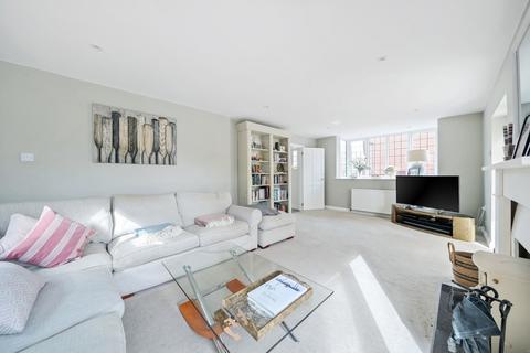 12 Crofts Close, Chiddingfold, Godalming, GU8 4SG