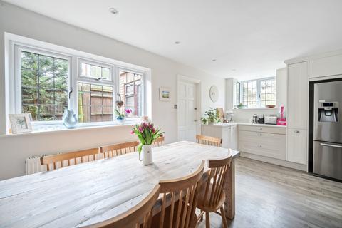 12 Crofts Close, Chiddingfold, Godalming, GU8 4SG