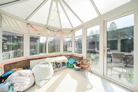 12 Crofts Close, Chiddingfold, Godalming, GU8 4SG