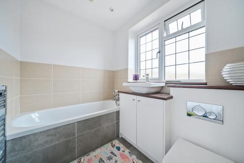 12 Crofts Close, Chiddingfold, Godalming, GU8 4SG