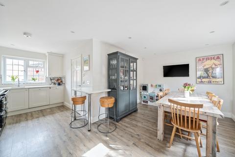12 Crofts Close, Chiddingfold, Godalming, GU8 4SG