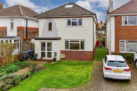 4 bedroom detached house for sale, Sea Close, Goring-By-Sea, Worthing, West Sussex