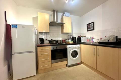 2 bedroom flat to rent, Westside Two, Suffolk Street Queensway , B1