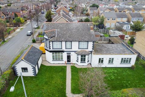 171 Southend Road, Stanford-le-hope, SS17 7AA